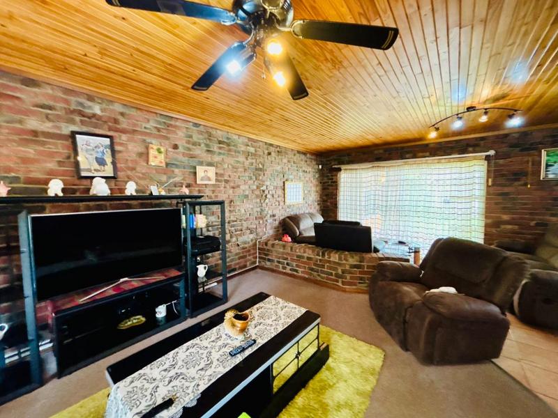 4 Bedroom Property for Sale in Pellissier Free State
